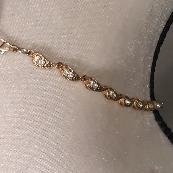 👛2/$20👛Elegant Crystal Necklace by Napier 18" - Picture 8 of 8